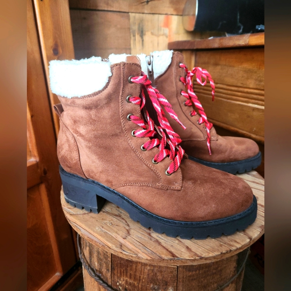 LANE BRYANT DREAM CLOUD LACE UP HIKER BOOT- SIZE 9W